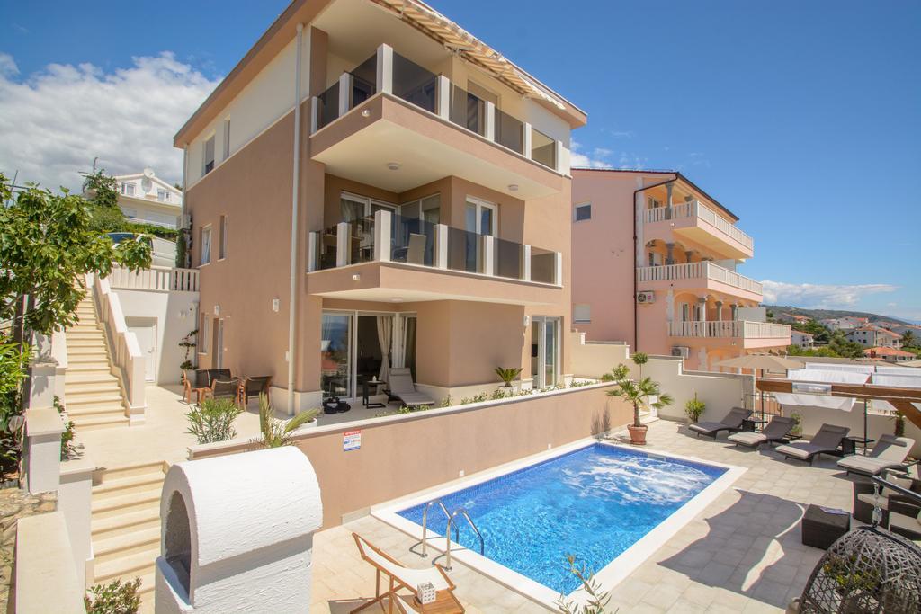 Apartments Villa Atlantis โตรกีร์ ภายนอก รูปภาพ