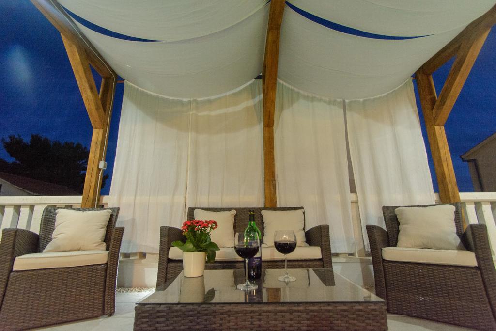 Apartments Villa Atlantis โตรกีร์ ภายนอก รูปภาพ
