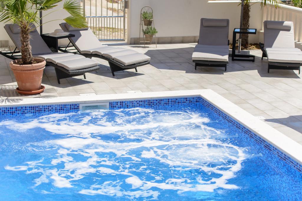 Apartments Villa Atlantis โตรกีร์ ภายนอก รูปภาพ