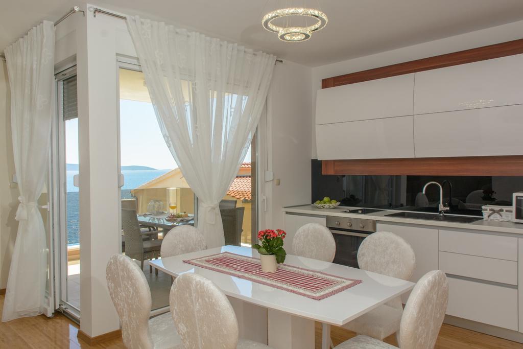 Apartments Villa Atlantis โตรกีร์ ภายนอก รูปภาพ