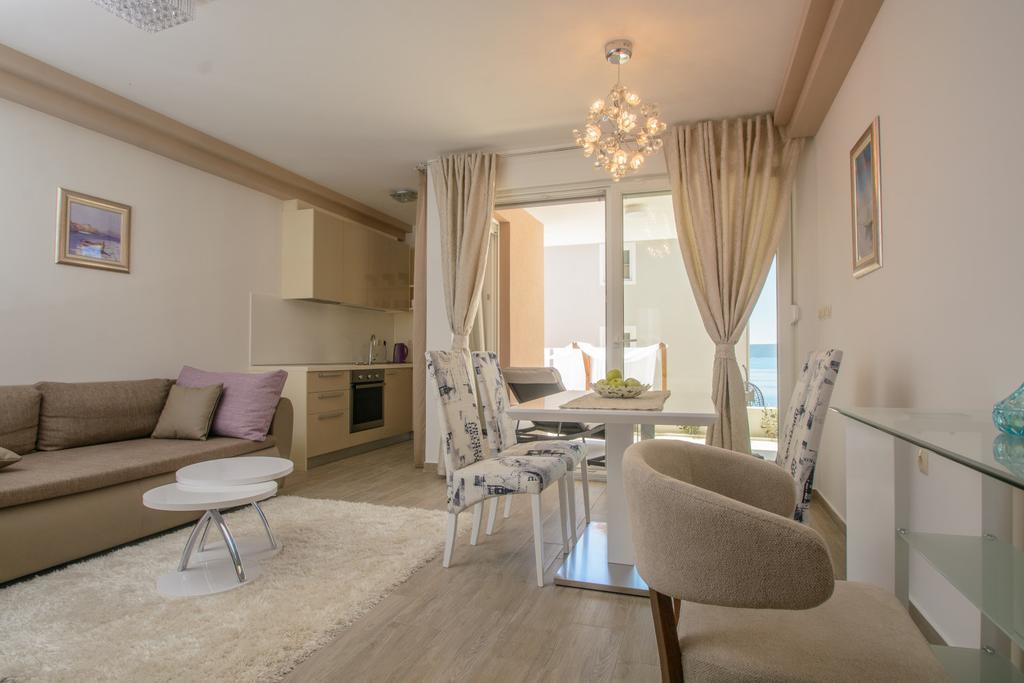 Apartments Villa Atlantis โตรกีร์ ภายนอก รูปภาพ