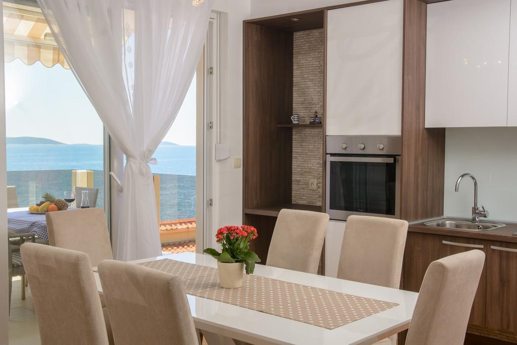 Apartments Villa Atlantis โตรกีร์ ภายนอก รูปภาพ