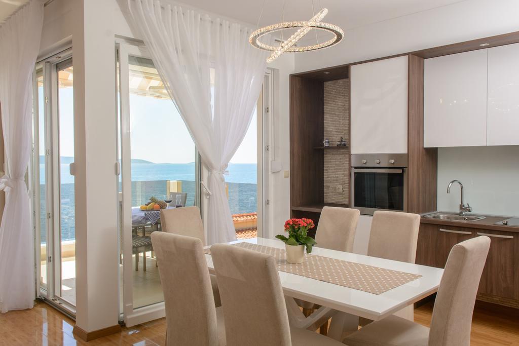 Apartments Villa Atlantis โตรกีร์ ภายนอก รูปภาพ