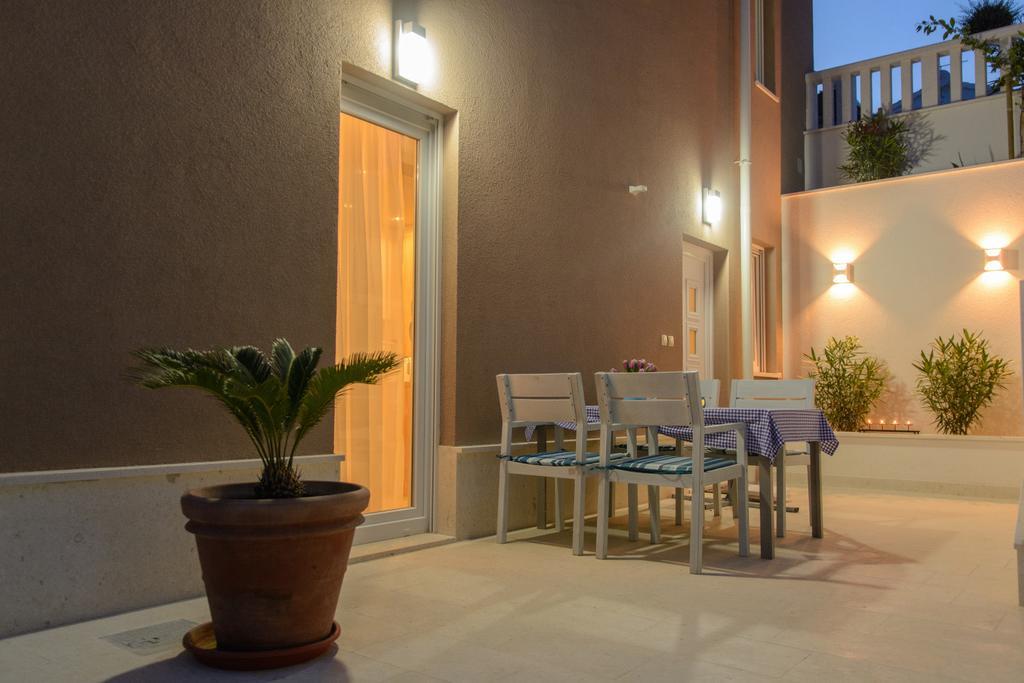 Apartments Villa Atlantis โตรกีร์ ภายนอก รูปภาพ